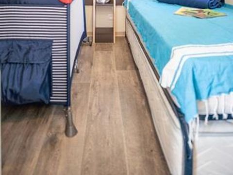 MOBILHOME 4 personnes - Mobil-home 24m² / 2 chambres - Terrasse au sol - 2 ADULTES OU 2 ADULTES +2 ENFANTS