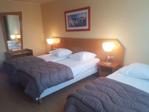 CHAMBRE 4 personnes - G/227_CHAMBRE FAMILIALE 4 PERS.