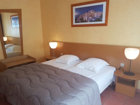 CHAMBRE 2 personnes - G/227_CHAMBRE HOTELIERE 2 PERS.