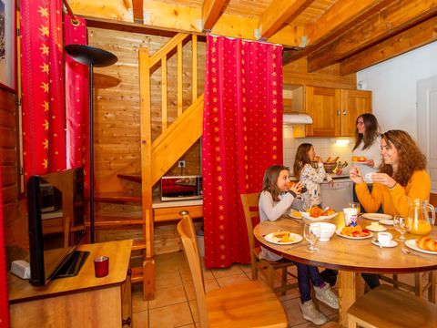 STUDIO 4 personnes - G/28_STUDIO CABINE 4 PERSONNES
