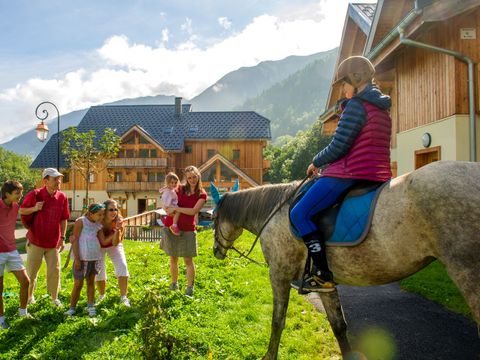 Résidence Goélia Les Chalets De Belledonne - Camping Savoie - Image N°2