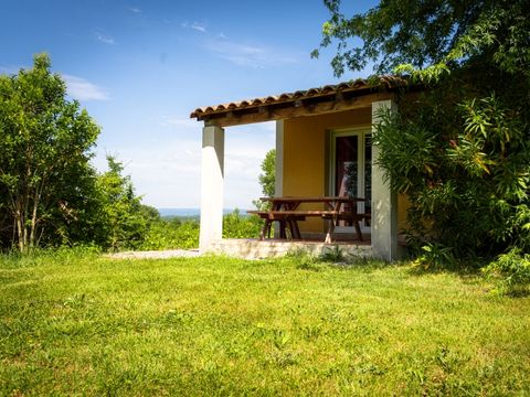 GÎTE 8 personnes - 50m² - 2 chambres avec jardin