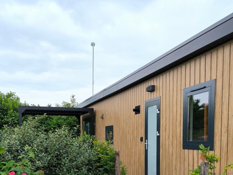CHALET 6 personnes - Luxe sur mini camping Value avec bain à remous