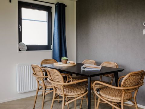 CHALET 6 personnes - Luxe sur mini camping Value avec bain à remous