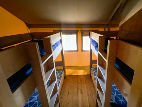 TENTE TOILE ET BOIS 6 personnes - y compris les installations sanitaires