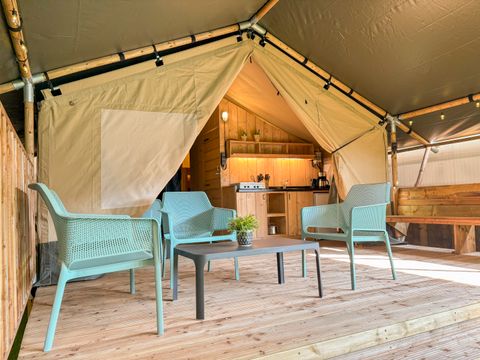 TENTE TOILE ET BOIS 6 personnes - y compris les installations sanitaires