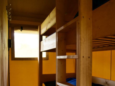 TENTE TOILE ET BOIS 4 personnes - y compris les installations sanitaires