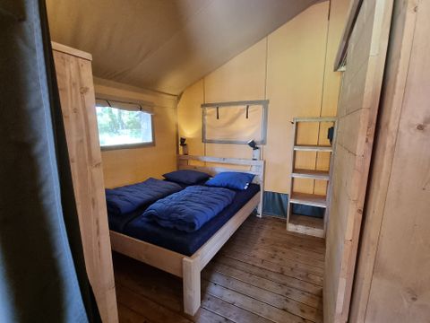 TENTE TOILE ET BOIS 4 personnes - y compris les installations sanitaires
