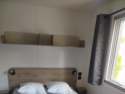 Mobilhome 2 personnes - Mobil home Confort - 1 chambre - terrasse semi-couverte