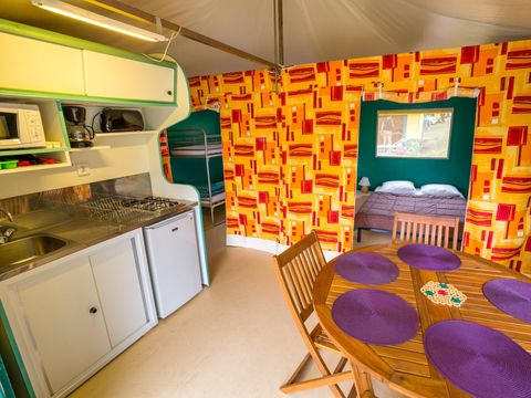 TENTE 5 personnes - Kanada Confort avec cabine de douche et toilettes