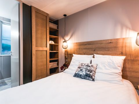 MOBILHOME 4 personnes - LUXE XXL 2 chambres (1/4 pers - climatisation - TV - terrasse intégrée couverte + superficie 40m²)