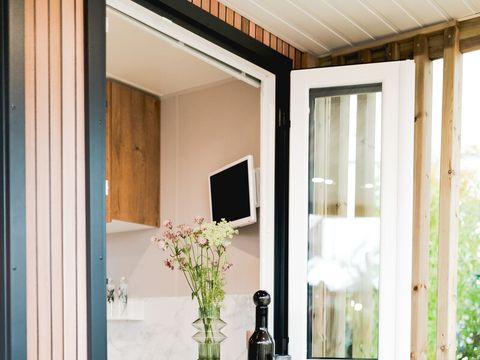 MOBILHOME 4 personnes - LUXE XXL 2 chambres (1/4 pers - climatisation - TV - terrasse intégrée couverte + superficie 40m²)