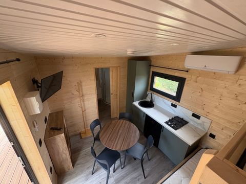 HÉBERGEMENT INSOLITE 4 personnes - Cabane en bois - avec SPA -