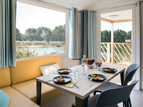 MOBILHOME 4 personnes - Mobil-home Premium Loggia 32m² 2 chambres - Arrivée le Dimanche en Juillet et Août