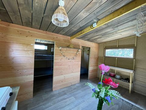 HÉBERGEMENT INSOLITE 4 personnes - Les Cabanes de Lison