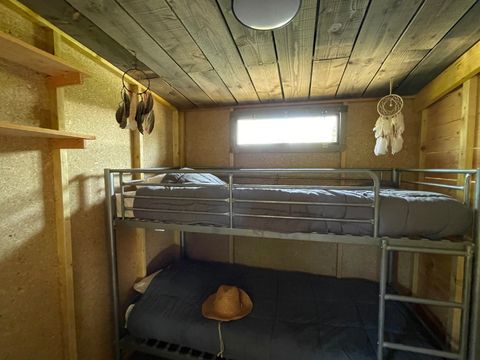 HÉBERGEMENT INSOLITE 4 personnes - Les Cabanes de Lison