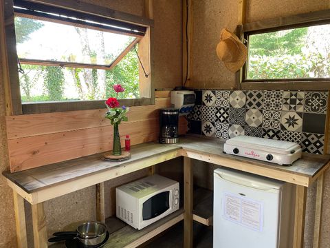 HÉBERGEMENT INSOLITE 4 personnes - Les Cabanes de Lison