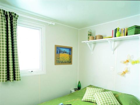 MOBILHOME 8 personnes - Mobil home Confort 31m² / 3 chambres + TV + Terrasse non couverte 6/8 pers