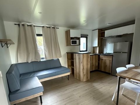MOBILHOME 4 personnes - Mobil-home Confort 27m² / 2 chambres (2/4pers) + TV + Terrasse couverte (Bord de rivière) 2/4 pers