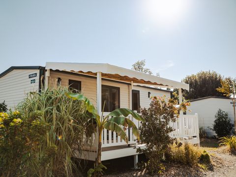 Mobilhome 4 personnes - SUNELIA - CONFORT - PLUS - 2 chambres - 30m² - Terrasse couverte