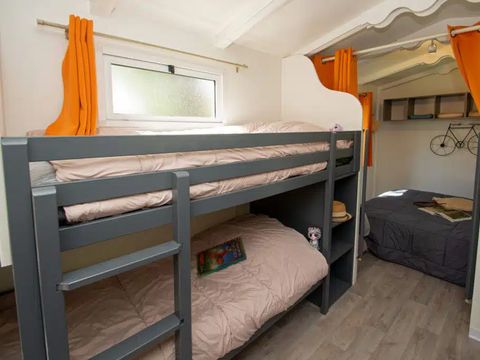 Hébergement 2/4 personnes - Insolite Nature Roulotte les Ecrins - 1 chambre - 17m2 2/4 pers