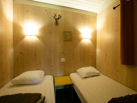 CHALET 5 personnes - Chalet Montana Confort 35m² - 2 chambres + terrasse 8m² + plancha + TV -