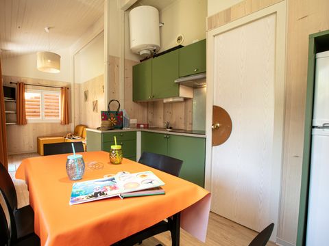 Chalet 5 personnes - Montana Confort 35m² - 2 chambres - Terrasse 8m² - Plancha - TV