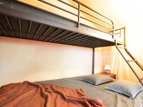 Tente en toile et en bois 4 personnes - Lodge STERNE