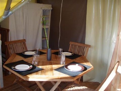 HÉBERGEMENT INSOLITE 5 personnes - Tente Lodge INSOLITE COURLIS 