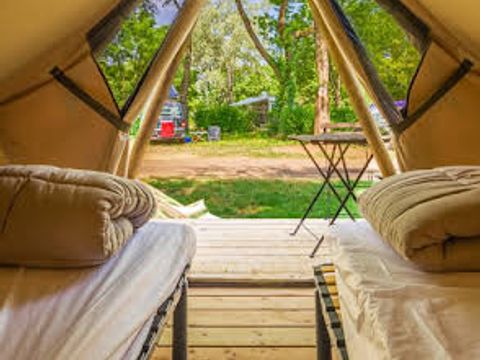 TENTE 2 personnes - Prêt à camper 6m² 1 chambre - sans sanitaires + terrasse 3m² 2 pers