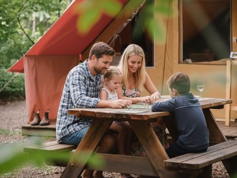 TENTE 3 personnes - Prêt à camper 16m² 2 chambres - sans sanitaires + terrasse 15m² 3 pers