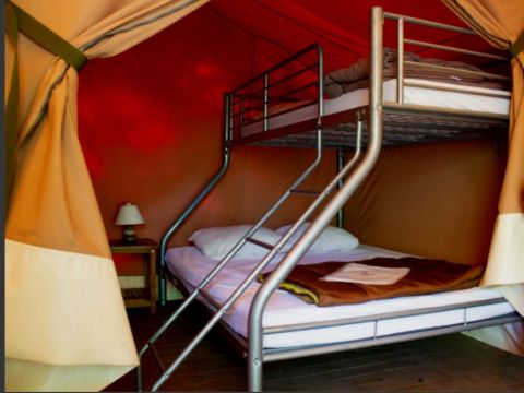 TENTE 5 personnes - Tente Eden Standard 30m² 2 chambres - sans sanitaires + Vue sur le Lot + terrasse couverte 11.5m² 5 pers