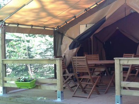 TENTE 5 personnes - Tente Eden Standard 30m² 2 chambres - sans sanitaires + Vue sur le Lot + terrasse couverte 11.5m² 5 pers