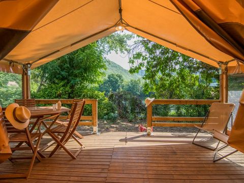 Tente 5 personnes - Eden Standard 30m² - 2 chambres - Sans sanitaires - Vue sur le Lot - Terrasse couverte 11.5m²
