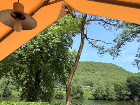 Tente 5 personnes - Eden Standard 30m² - 2 chambres - Sans sanitaires - Vue sur le Lot - Terrasse couverte 11.5m²