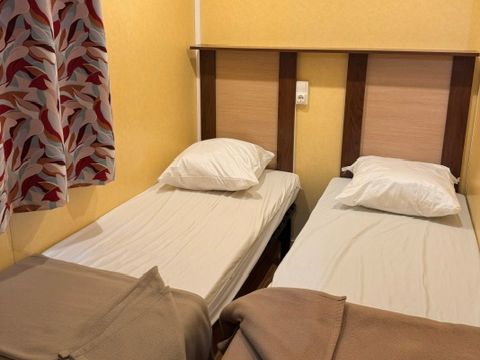 Mobilhome 1/3 personnes - Standard 23.4m² - 2 chambres - Terrasse couverte 10m² - TV