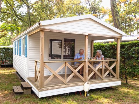 Mobilhome 4/6 personnes - Standard Eden 27m² - 2 chambres - Terrasse couverte 10m² - TV