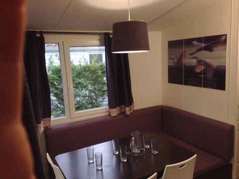 Mobilhome 4/6 personnes - Standard Eden 27m² - 2 chambres - Terrasse couverte 10m² - TV