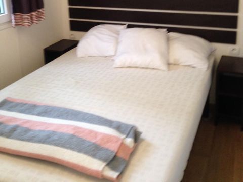Mobilhome 4/6 personnes - Standard Eden 27m² - 2 chambres - Terrasse couverte 10m² - TV