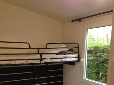 Mobilhome 4/6 personnes - Standard Eden 27m² - 2 chambres - Terrasse couverte 10m² - TV