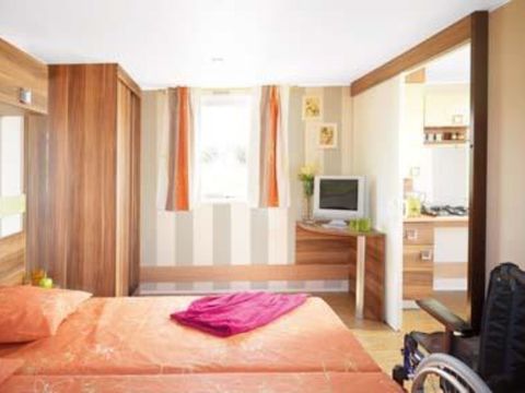 Mobilhome 6 personnes - Standard - PMR 30m² - 2 chambres - Terrasse 20m² - TV 1 pers