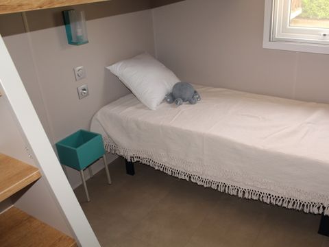 Mobilhome 2/6 personnes - Premium 40m² avec SPA -3 chambres - 2 salles de bain - Terrasse 25m² - TV - Clim