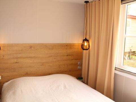 Mobilhome 2/6 personnes - Premium 40m² avec SPA -3 chambres - 2 salles de bain - Terrasse 25m² - TV - Clim