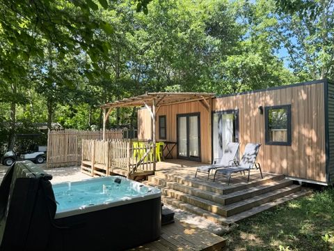 MOBILHOME 6 personnes - Mobil-home Premium 40m² avec SPA -3 chambres - 2 salles de bain + terrasse 25m² - TV - Clim - 2/6 pers