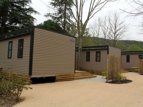 MOBILHOME 6 personnes - Mobil-home Premium 40m² avec SPA -3 chambres - 2 salles de bain + terrasse 25m² - TV - Clim - 2/6 pers