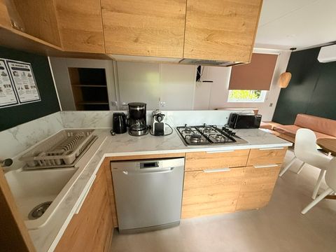 MOBILHOME 6 personnes - Mobil-home Premium 40m² avec SPA -3 chambres - 2 salles de bain + terrasse 25m² - TV - Clim - 2/6 pers