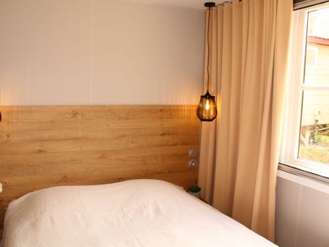 MOBILHOME 4 personnes - Premium 30m² 2 chambres + terrasse 25m² - TV - Clim - Spa 1/4 pers