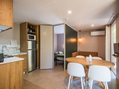 Mobilhome 1/4 personnes - Premium 30m² - 2 chambres - Terrasse 25m² - TV - Clim - Spa