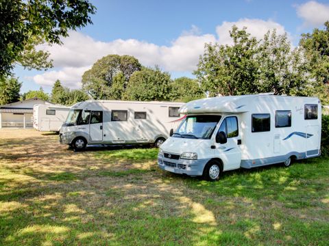 Emplacement - Offre spéciale sur aire de Camping-car /court-séjour: Emplacement/nuit comprenant 2 pers+elect10A
