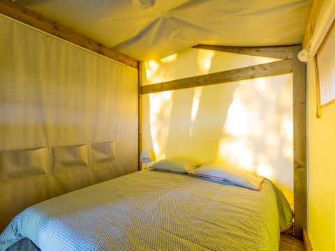 Tente en toile et en bois 4 personnes - Freeflower Standard 28m² - 2 chambres + terrasse couverte 8m² - sans sanitaires